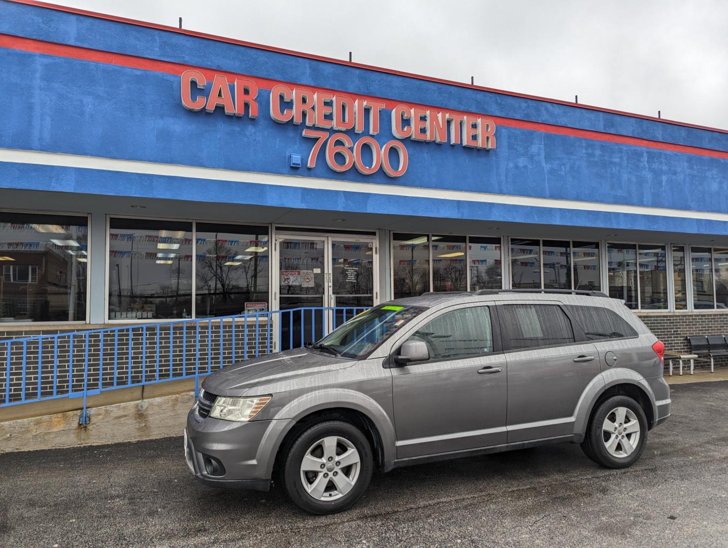 2012 GRAY Dodge Journey SXT (3C4PDCBG8CT) with an 3.6L V6 DOHC 24V engine, 6-Speed Automatic transmission, located at 7600 S Western Ave., Chicago, IL, 60620, (773) 918-3980, 0.000000, 0.000000 - Photo#1